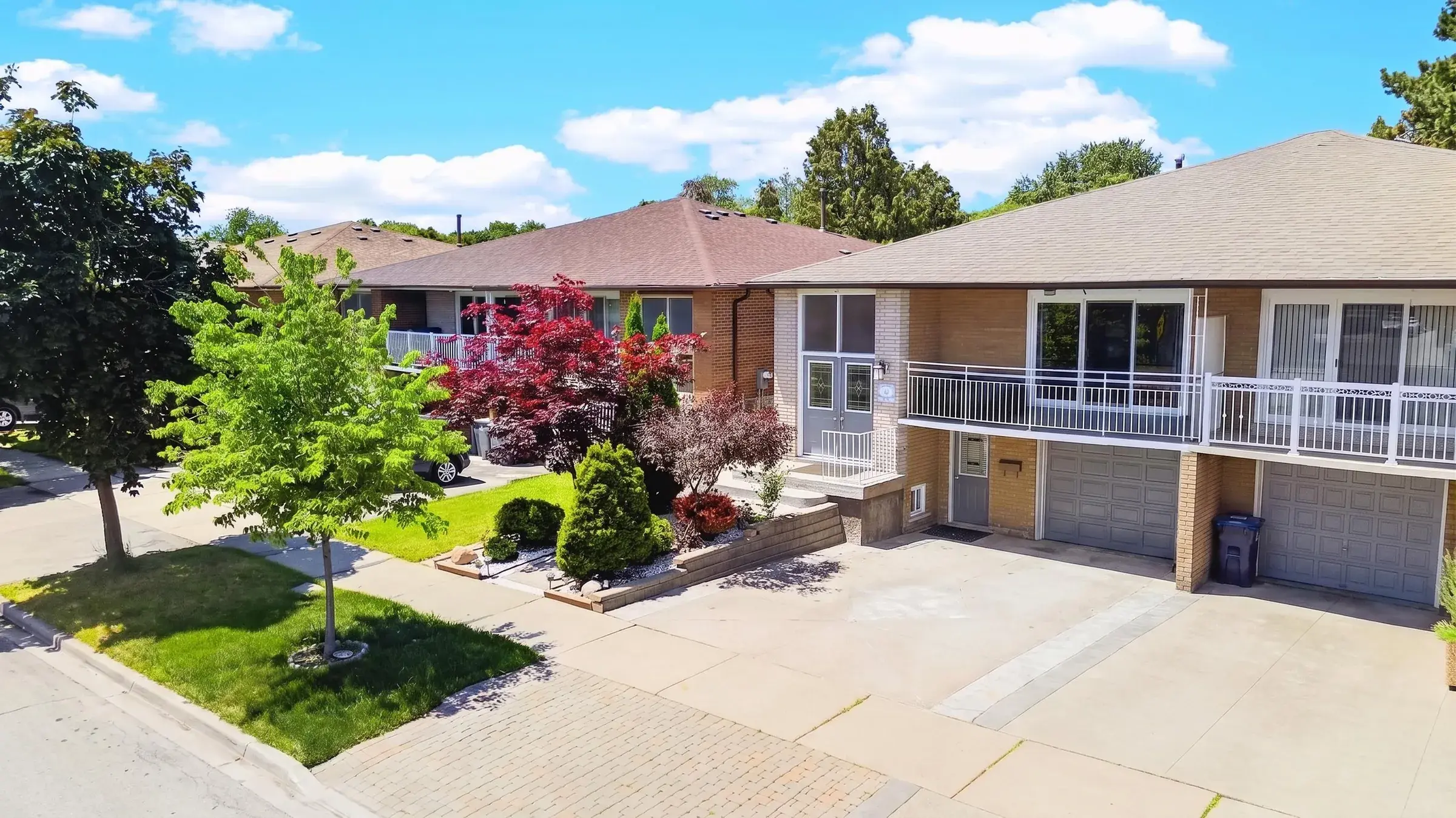 48 English St